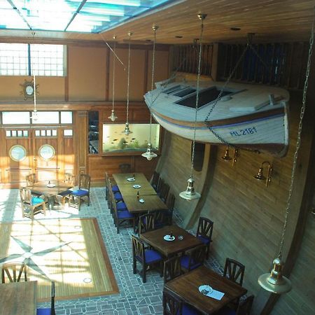 Hotel Marina Hermanuv Mestec Esterno foto